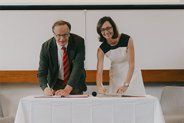 Dominique Darbon et Sabine Brun-Rageul signent la convention de partenariat